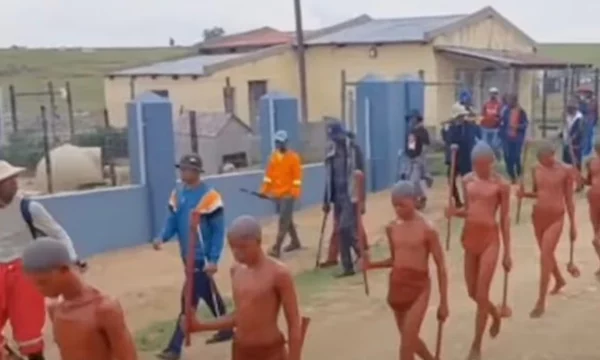 Tradita e rrethprerjes në Afrikën e Jugut përballet me krizë të thellë dhe viktima të shumta