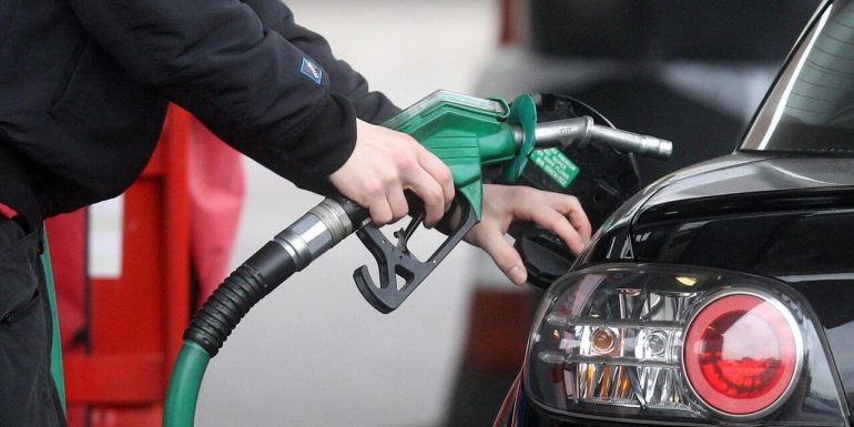Shqiptarët paguan 80 milionë euro më shumë për naftë, pavarësisht konsumit të pandryshuar