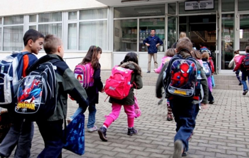 Viti shkollor nis me mungesa, AKK kritikon Ministrinë e Arsimit