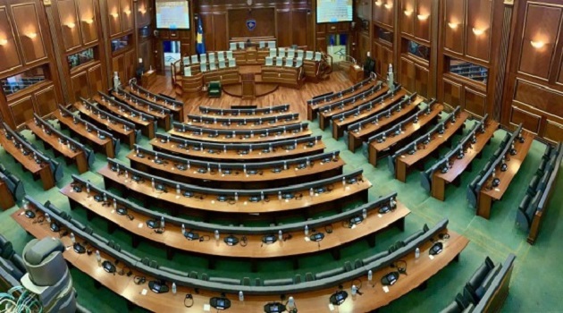 Zvarritja e konstituimit të Kuvendit dhe kritikat ndaj Vetëvendosjes