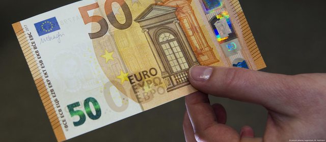 Grabitet me thikë në Gjakovë, viktima humb 50 euro