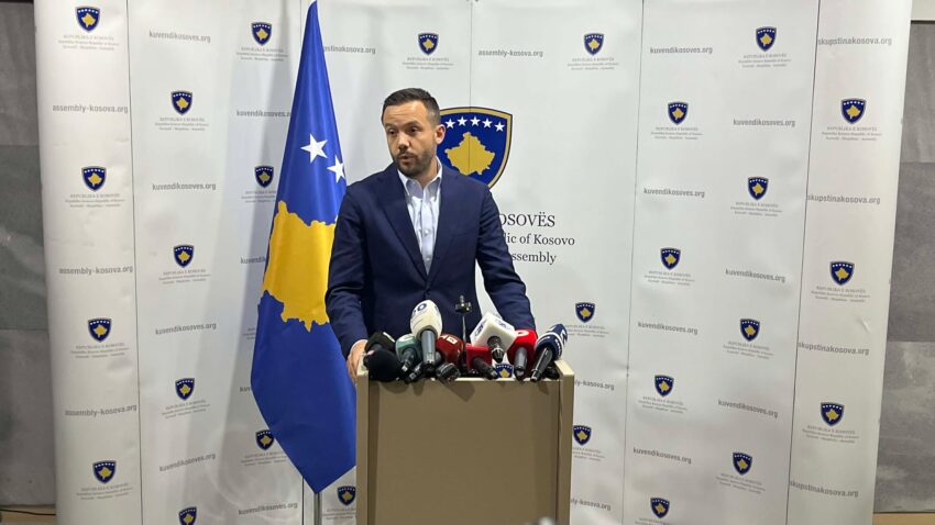 Kurti dhe Tahiri në përplasje për krizën politike në Kosovë