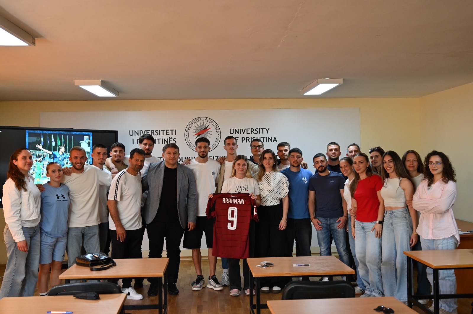 Albion Rrahmani frymëzon studentët e Fakultetit të Edukimit Fizik dhe Sportit