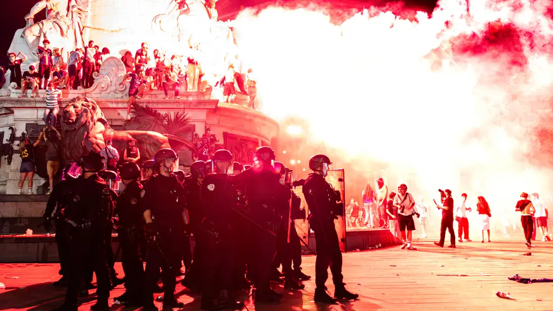 Mbi 219 persona kanë pësuar lëndime të rënda në trazirat pas festimeve të PSG-së, tetë prej tyre në gjendje të rëndë.