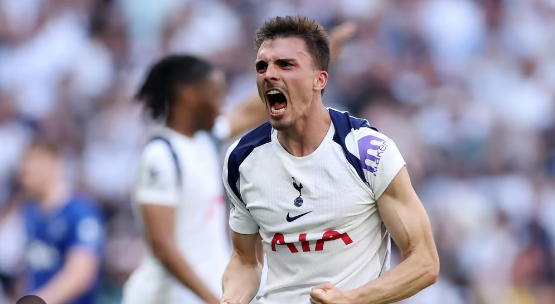 Joao Palhinha shënoi golin vendimtar pas një goditjeje këndi të ekzekutuar nga Mathys Tel në fitoren 1-0 të Tottenhamit ndaj Evertonit.