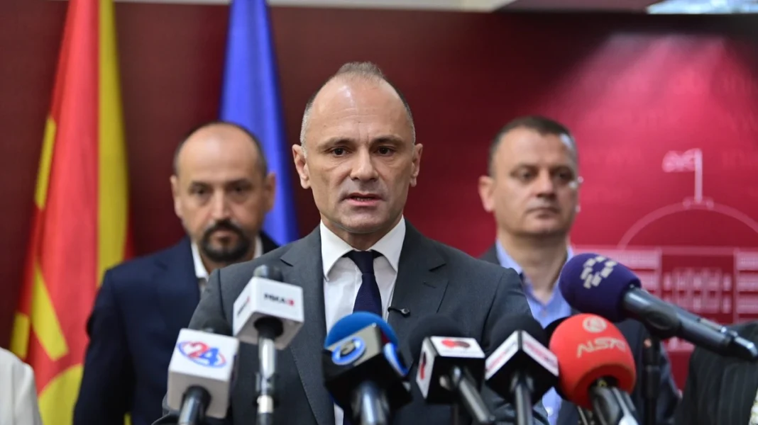 Kryetari i LSDM-së Venko Filipçe konfirmon tërheqjen e partisë nga Komisioni për huamarrjen dhe kritikon normën e lartë të interesit prej 4.5% për kreditë prej 260 milionë eurosh.