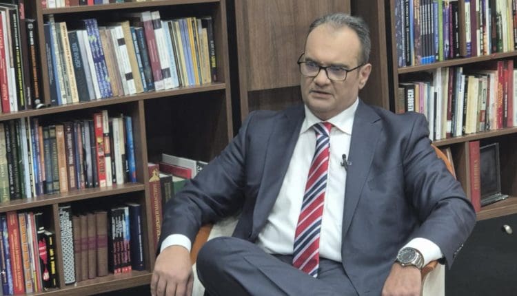 Kryetari i Republika e Re, Ivon Veliçkovski, konfirmon se në mungesë të mbështetjes së LSDM-së, amendamentet kushtetuese mund të propozohen nga presidentja Siljanovska-Davkova ose me 150.000 nënshkrime qytetarësh.