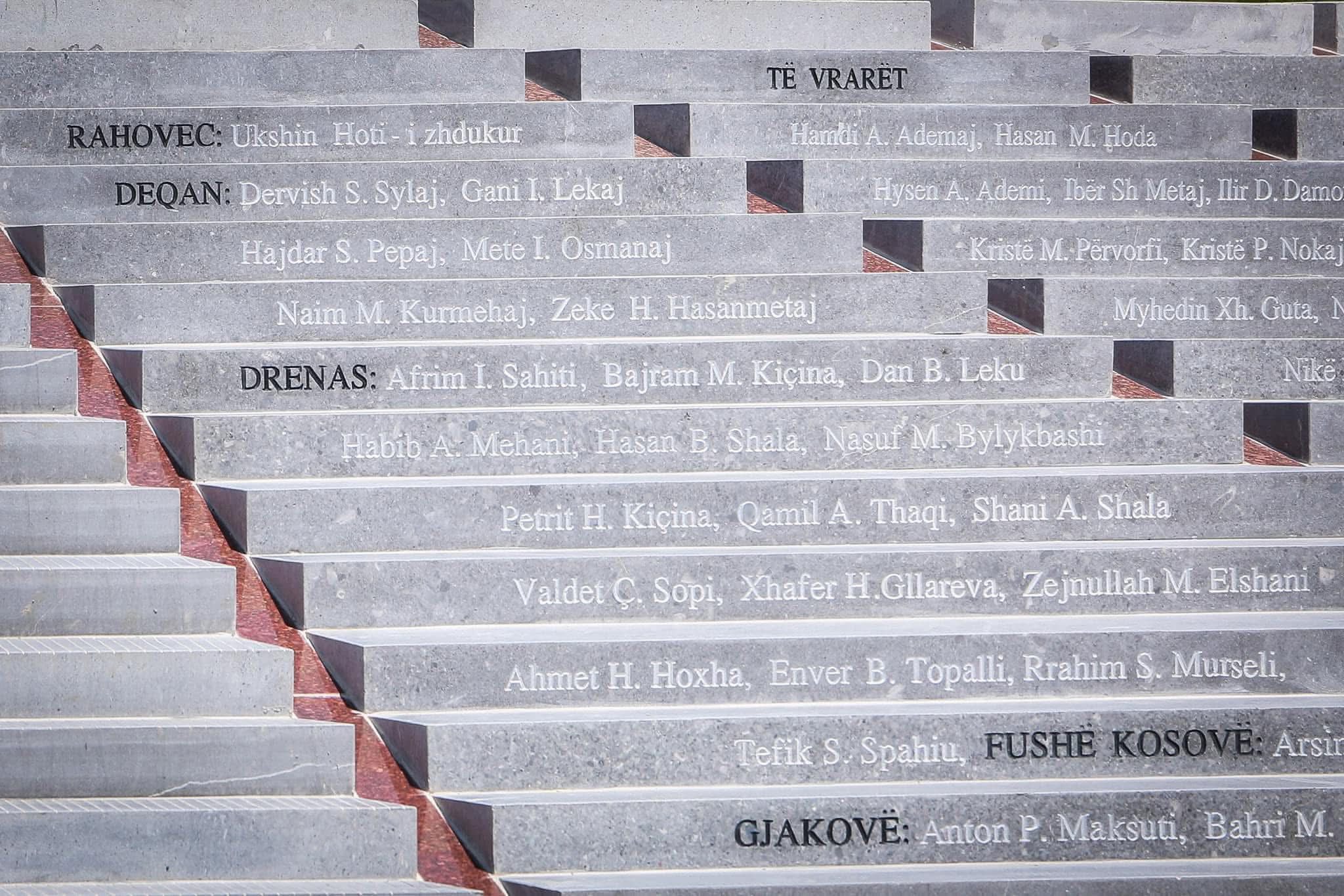 Kujtesa e dhimbshme e masakrave në Dubravë dhe Vushtrri