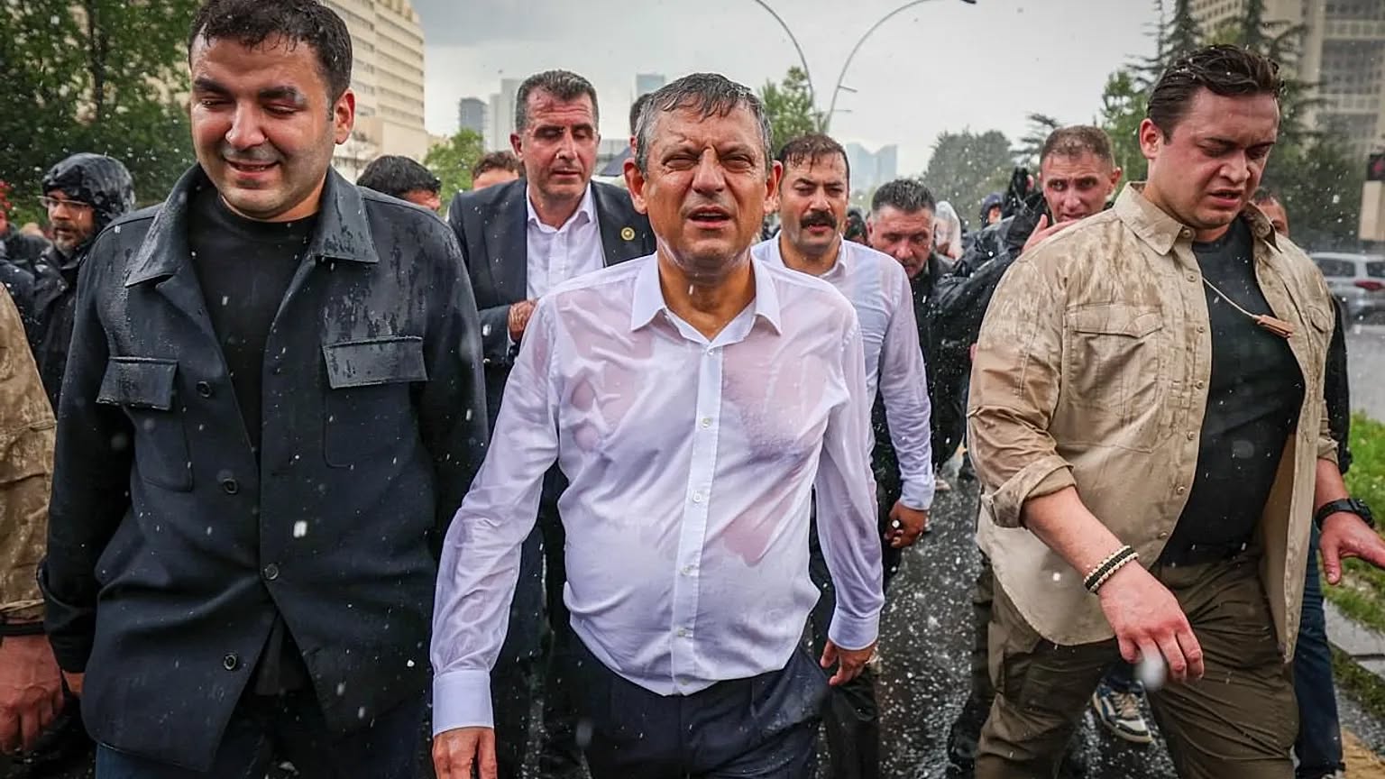 Ozgur Ozel, fytyra e re e opozitës turke në mes të trazirave politike