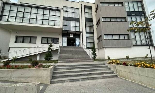 Drejtori i shkollës në Gjakovë është nën hetim nga Prokuroria Themelore për ngacmim të një të miture.