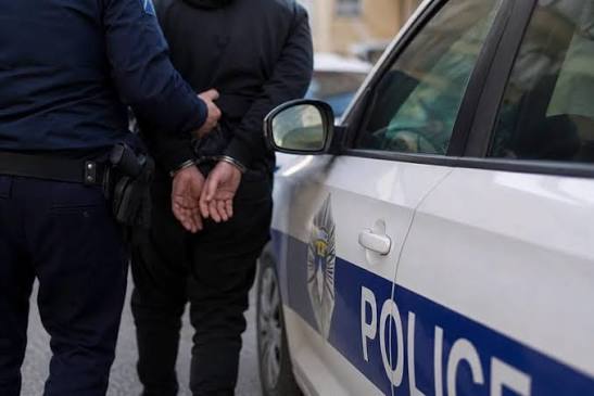Një shtetas serb është arrestuar në Jarinjë më 11 gusht për tentativë ryshfeti ndaj policit dhe është dërguar në mbajtje me vendim të prokurorit.