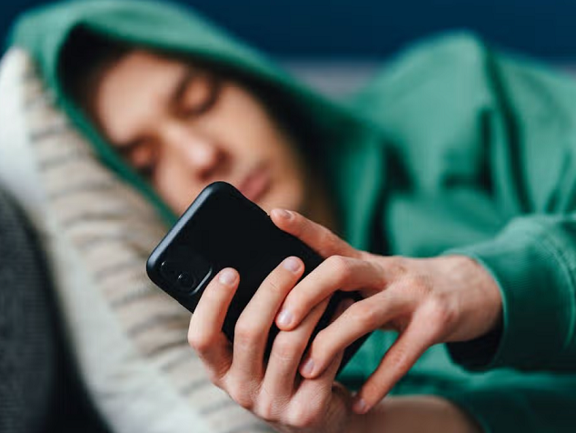 85% e adoleshentëve britanikë planifikojnë të anashkalojnë orën policore për rrjetet sociale me metoda si çaktivizimi i bllokimit automatik dhe përdorimi i VPN-ve.