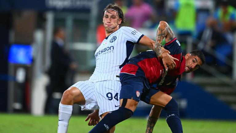 Interi triumfon ngushtë me golin e Calhanoglu ndaj Cagliarit
