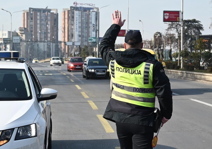 43 persona janë arrestuar për drejtim të pakujdesshëm të automjetit gjatë kontrolleve rrugore në Maqedoni.