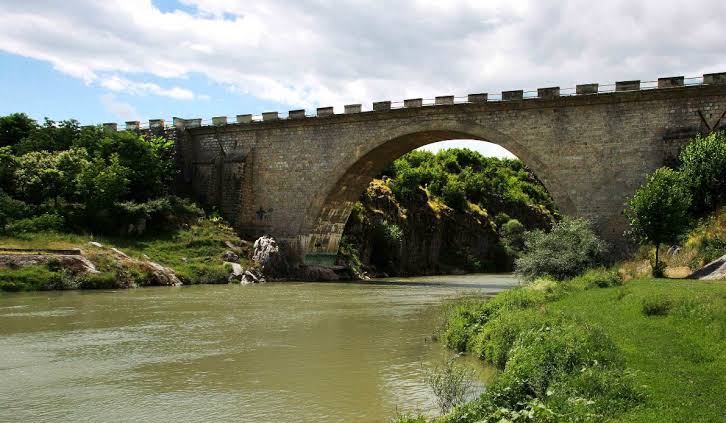 Trupi i një gruaje i panjohur gjendet në lumin Erenik në Gjakovë, hetimet vazhdojnë