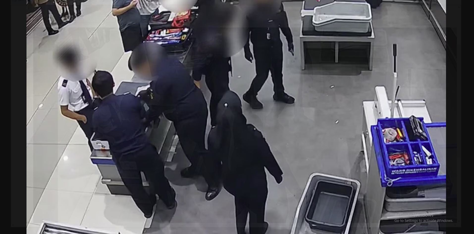 Piloti i Malaysia Airlines kapet me mbi 70 mijë pilula ekstazi në Indonezi