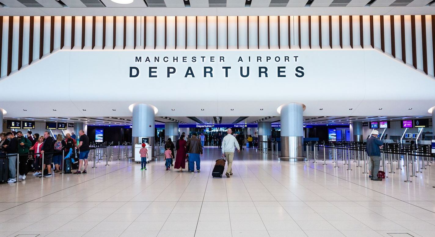 Sulm kibernetik masiv në tri aeroporte britanike, të dhënat e miliona klientëve në rrezik