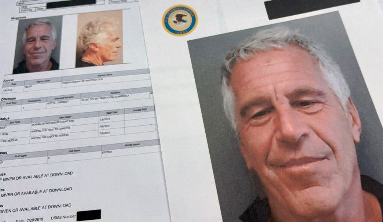 Kryeministri Andy Burnham po shqyrton hapjen e një hetimi publik mbi aktivitetet e Jeffrey Epstein në Mbretërinë e Bashkuar, duke përfshirë arrestimet e Andrew Mountbatten-Windsor dhe Peter Mandelson.