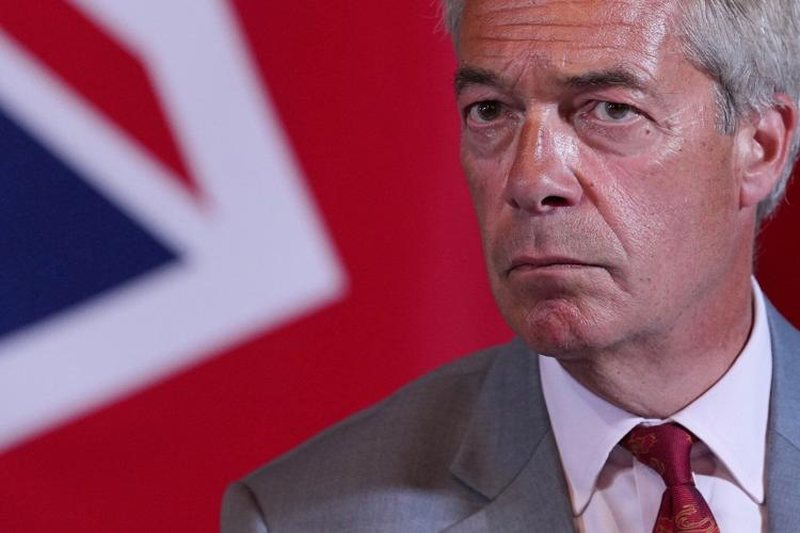 Nigel Farage fitoi zgjedhjet e pjesshme në Clacton me 22,239 vota, duke u rikthyer në Parlament.