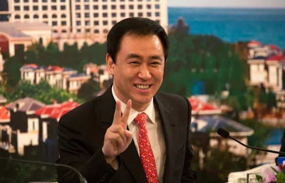 Themeluesi i Evergrande dënohet me burgim të përjetshëm dhe konfiskim pasurie