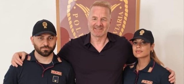 Igli Tare përjeton vjedhjen në tren, por policia e rikthen shpejt çantën