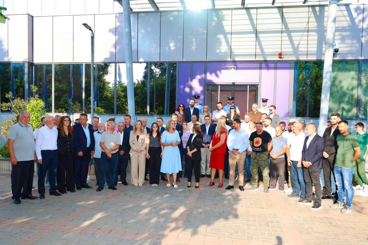 Çitaku dhe aktivistët në protestë për rikthimin e rendit kushtetues në Kosovë