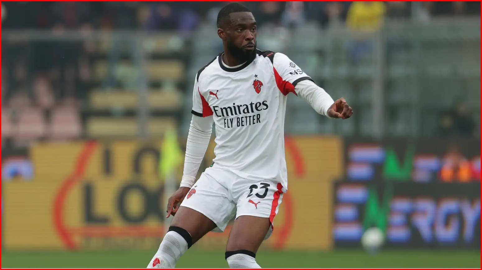 Milan konfirmon rikthimin e Fikayo Tomorit në skuadër pas dështimit të transferimit te Fulham.