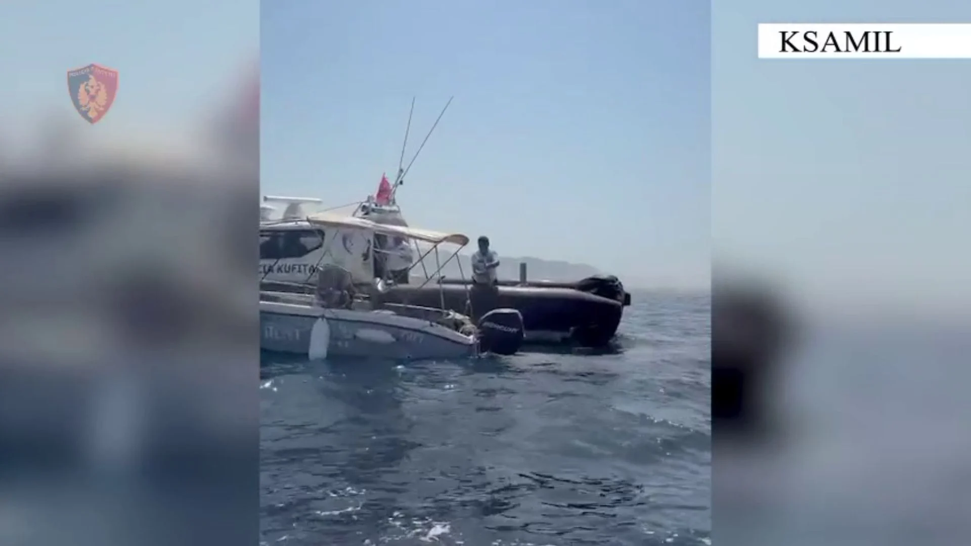 Flakët kaplojnë mjetin lundrues në Ksamil, policia shpëton katër turistë gjermanë