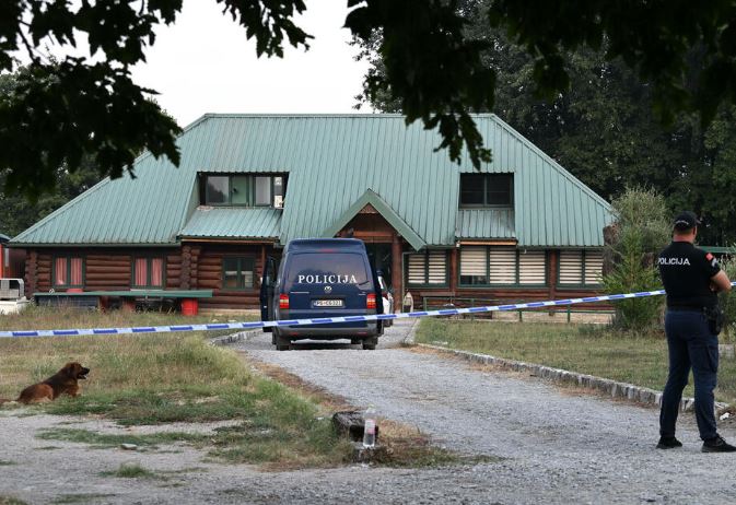 Mihail Shabunjin qëlloi veten në kokë gjatë ndërhyrjes policore në pyllin mbi lagjen Topla në Herceg Novi.