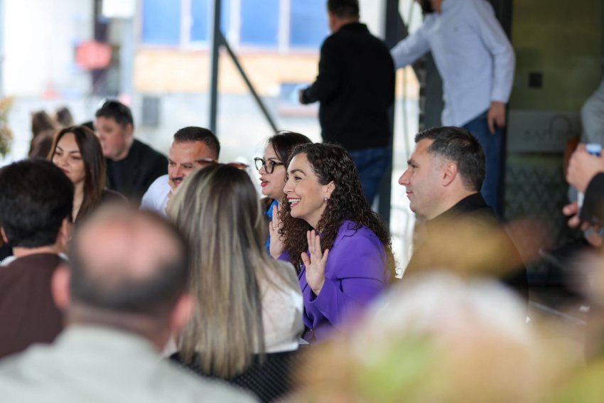 Vjosa Osmani viziton Lipjanin: Energjia dhe mbështetja për të vërtetën dominuan takimin