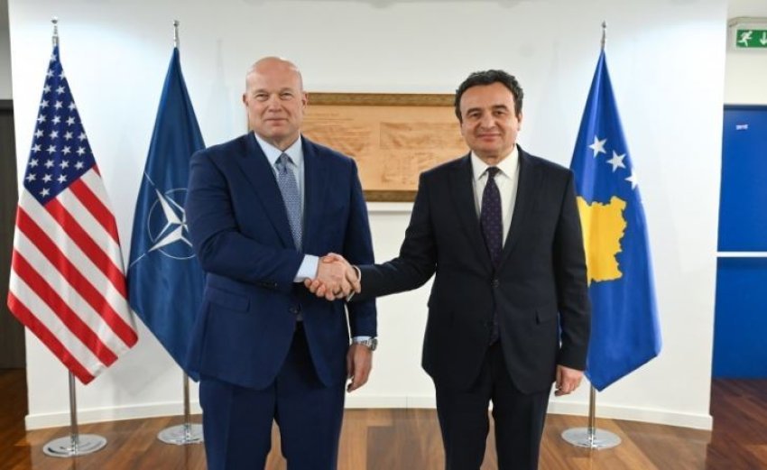 Whitaker thekson përkushtimin e Kosovës për të blerë artikuj mbrojtjeje nga SHBA dhe takon ministrin e Mbrojtjes Ejup Maqedoncin.