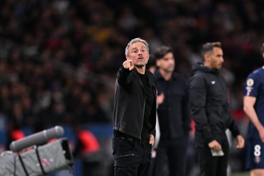 PSG shfaq forcën dhe karakterin në garën për titull, Luis Enrique paralajmëron sfidat e fundit