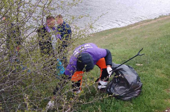 Aksion i suksesshëm pastrimi te Liqeni i Badovcit, apelohet për kujdes nga qytetarët