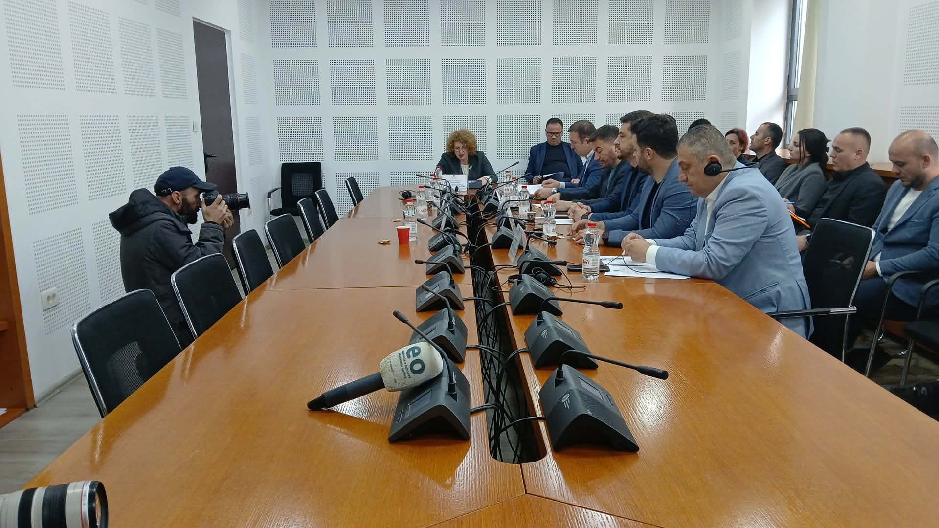 Projektligji për masat e përkohshme të produkteve themelore kalon në lexim të dytë