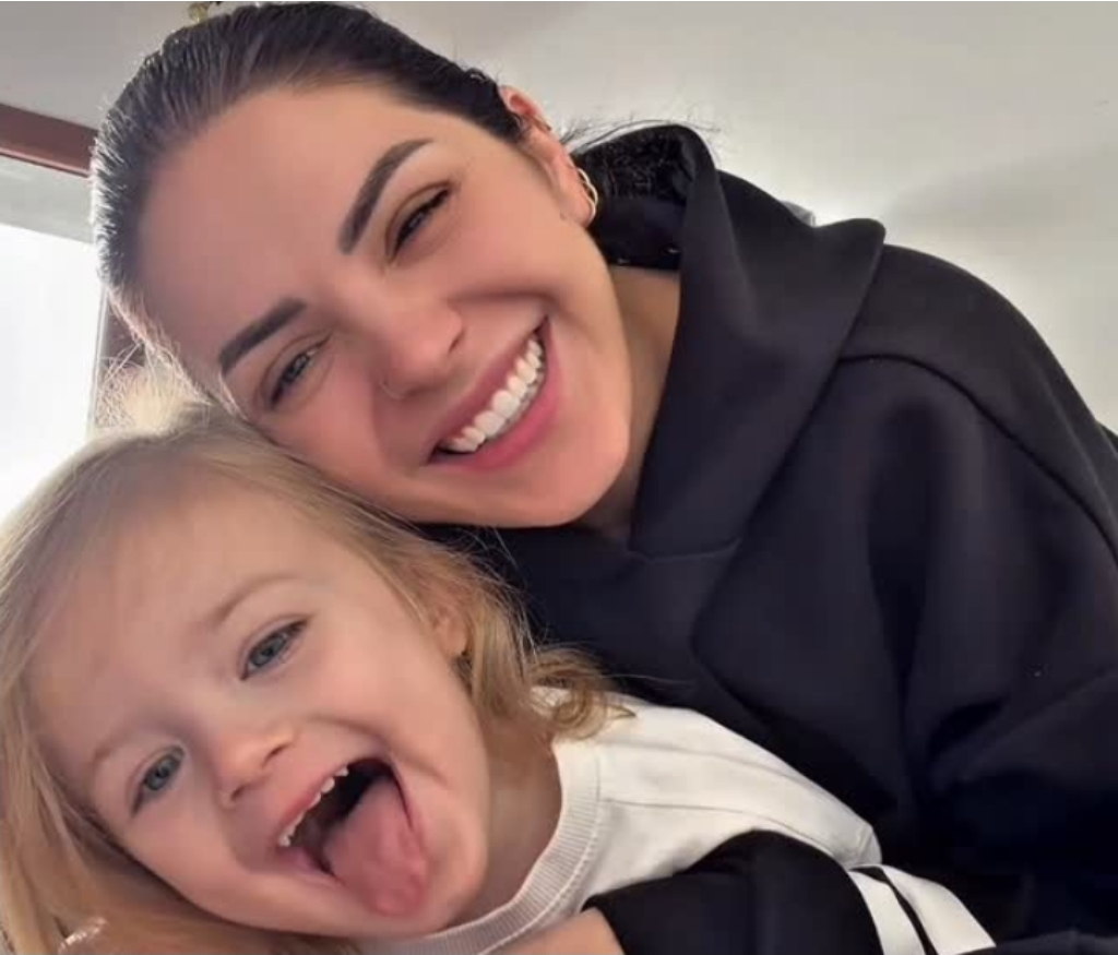 Fifi rrëfen momentin e papritur kur zbuloi gjininë e fëmijës: “Qava 40 minuta, nuk doja djalë”