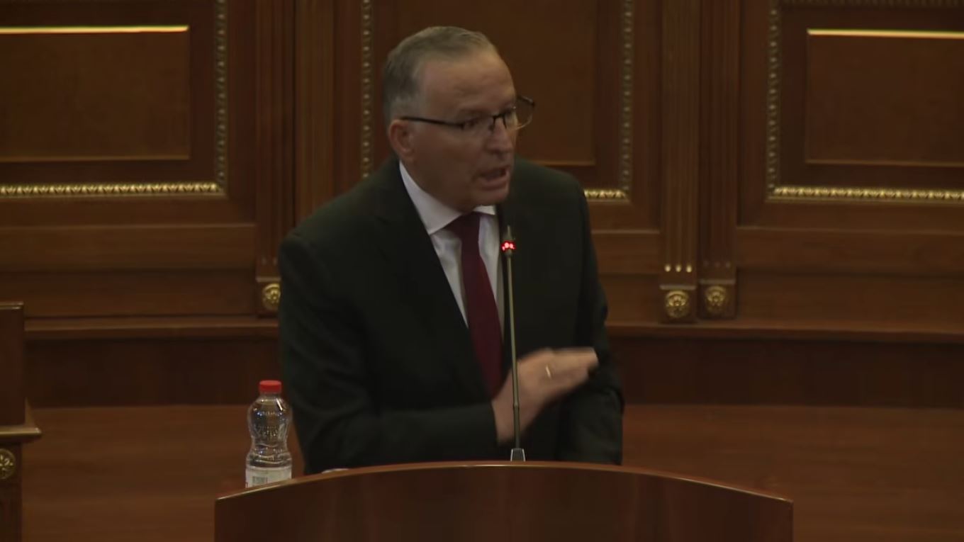Hamza denoncon shmangien e procedurave buxhetore dhe akuzon Qeverinë për destabilizim institucional