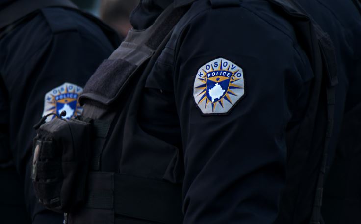 Terror në mes të ditës në Slivovë: Grabitet marketi “Diti-R” dhe kapen tre të dyshuarit