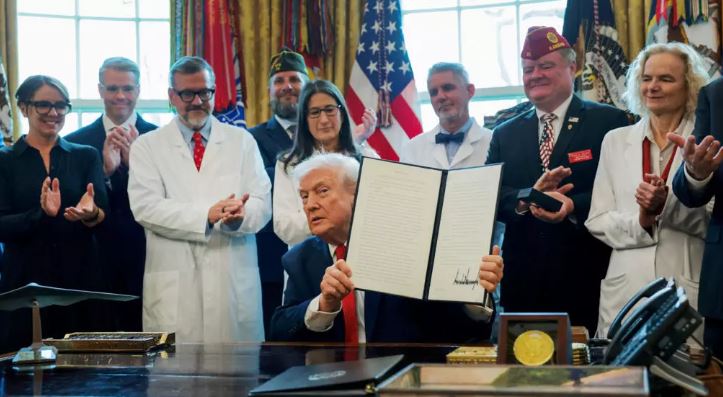 Trump riklasifikon marihuanën mjekësore nga Shtojca I në Shtojcën III, duke lehtësuar rregullat dhe kërkimet shkencore.