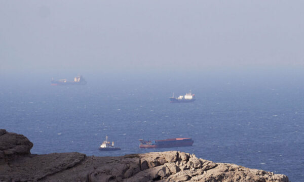 Tensione të reja në Ngushticën e Hormuzit rrezikojnë tregtinë globale