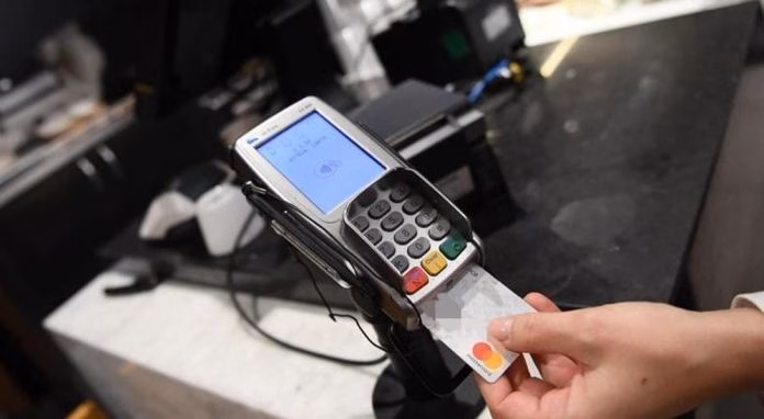 Fundi i pagesave me para në dorë në turizëm dhe transport nga qershori në Shqipëri