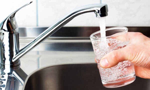 Rikthehet furnizimi me ujë pas sanimit të gypit në Shkabaj