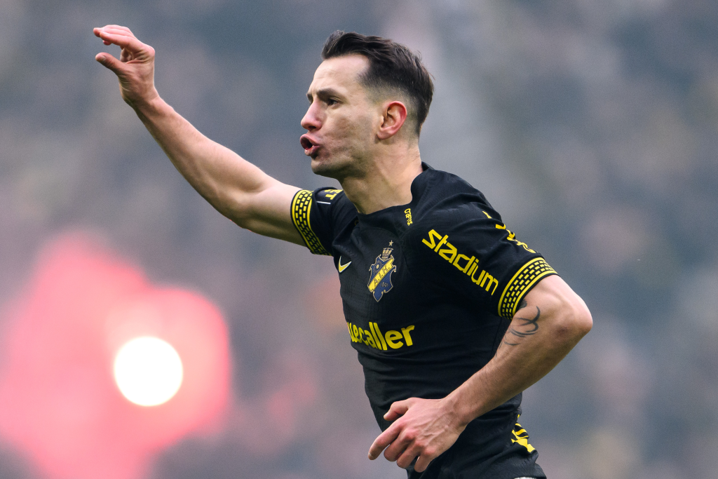 Bersant Celina pritet të firmosë kontratë të re me AIK-un që do ta mbajë në skuadër pas 31 gushtit 2024.