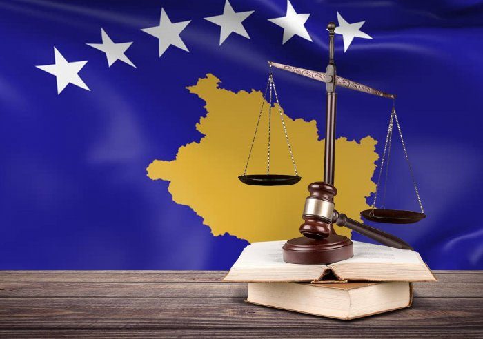 Aktakuzë për shitje të narkotikëve në Gjakovë, kapet marihuanë në shtëpi