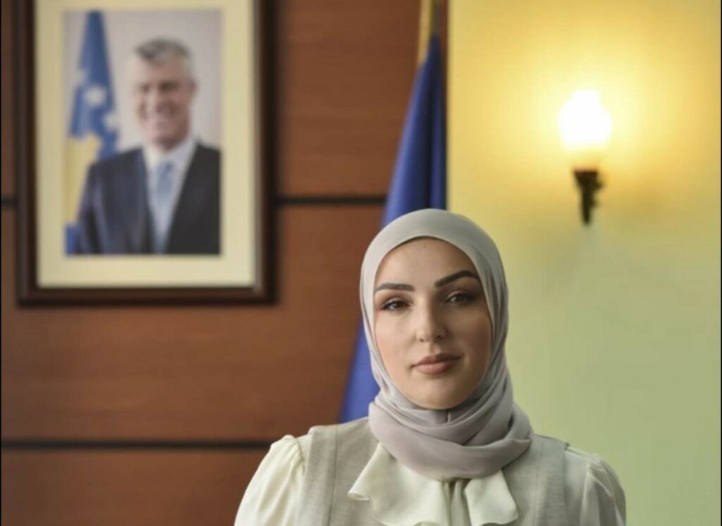 Partia Lëvizja Vetëvendosje kërkohet të kërkojë dorëheqjen e deputetit Fatos Geci pas deklaratës së tij ndaj Hashim Thaçit.