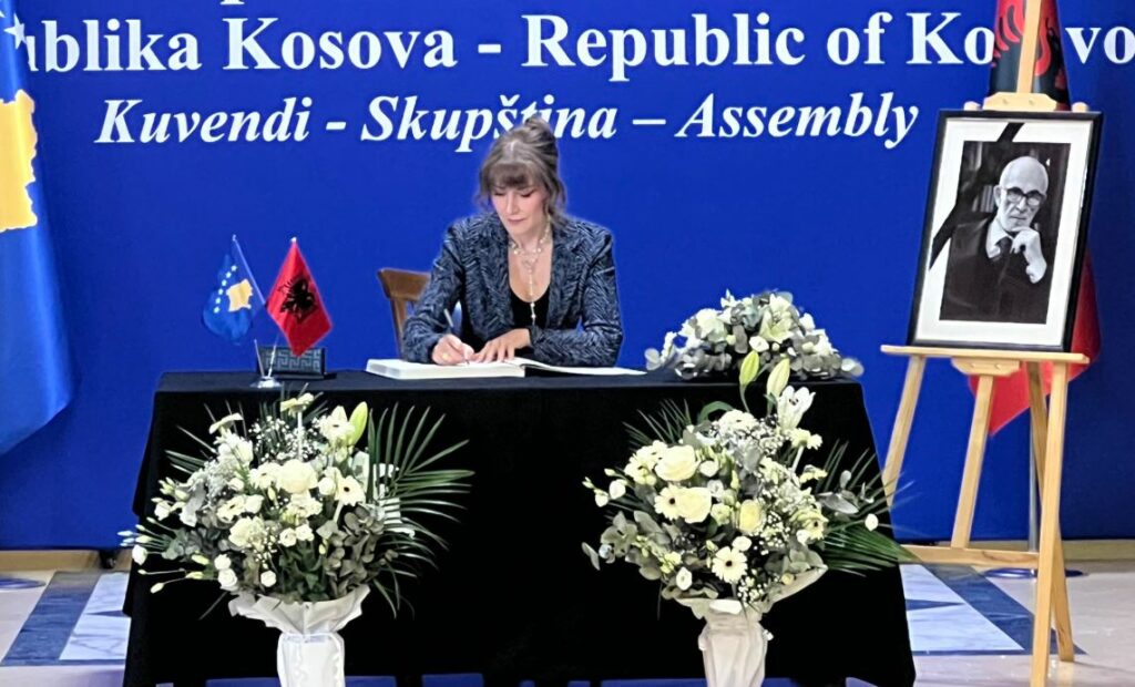 Homazhe në nderim të akademik Rexhep Qosjes në Kuvendin e Kosovës