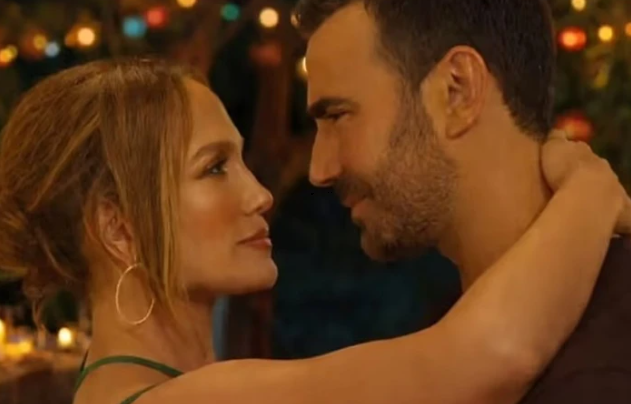 Jennifer Lopez zbulon sekretin e kimisë me Brett Goldstein në filmin e ri romantik
