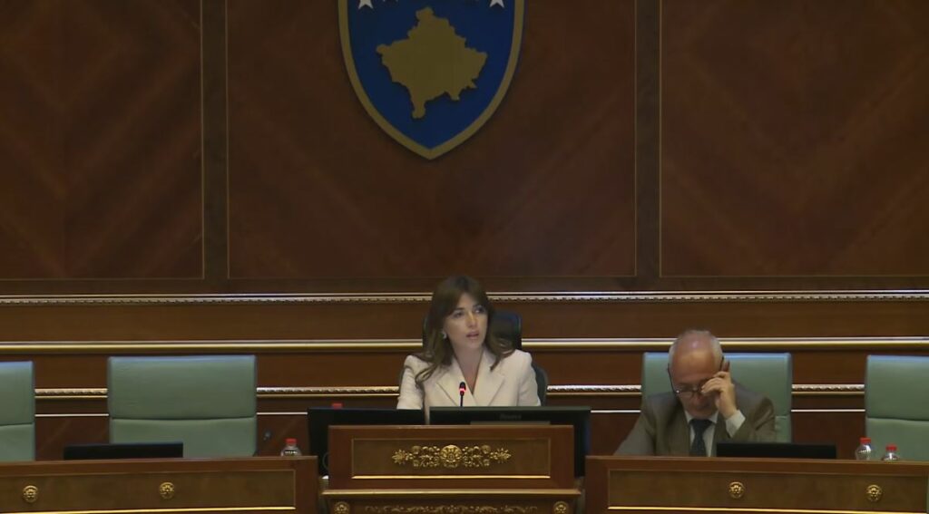 Haxhiu paralajmëron Haradinajn për gjuhën e përdorur në Kuvend