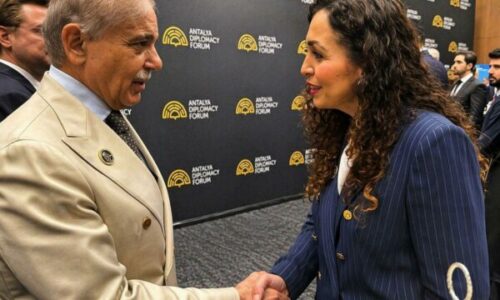 Osmani takon kryeministrin e Pakistanit dhe vlerëson rolin e tij në paqen globale