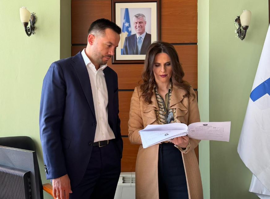 Sulmi seksist ndaj Vlora Çitakut ndez reagime të forta në politikën kosovare