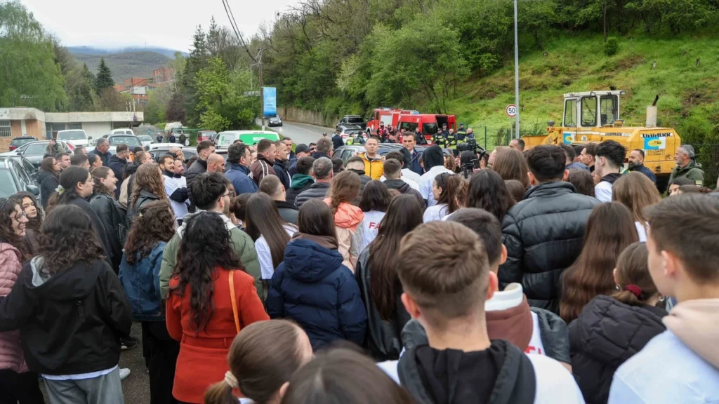 Mbi 700 vullnetarë mobilizohen për aksionin më të madh të pastrimit në Mitrovicë